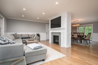 300 Locust Ln in Roslyn Heights, NY - Building Photo - Building Photo