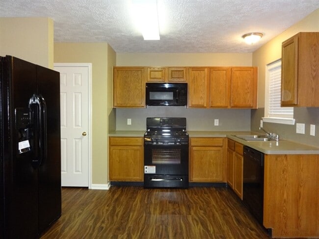 32007 Annice Ln in Pinehurst, TX - Building Photo - Building Photo