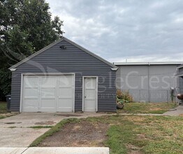 236 N College Ave in College Place, WA - Building Photo - Building Photo