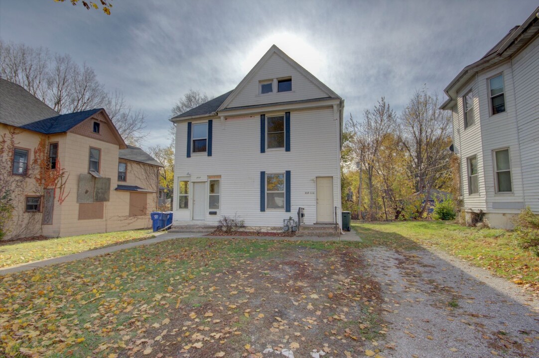 217 E 14th St in Davenport, IA - Foto de edificio