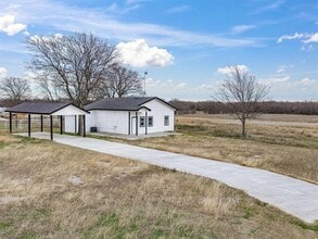 229 Morgan Rd in Italy, TX - Building Photo - Building Photo