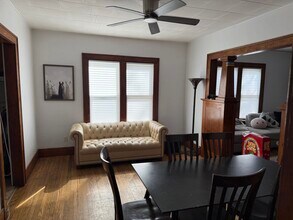 670 S Governor St, Unit House 6 bedrooms in Iowa City, IA - Building Photo - Building Photo