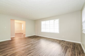 5423 W Thompson Rd in Indianapolis, IN - Building Photo - Building Photo