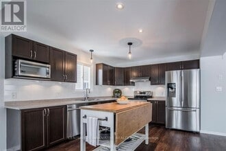625 Walters St in Kingston, ON - Building Photo - Building Photo