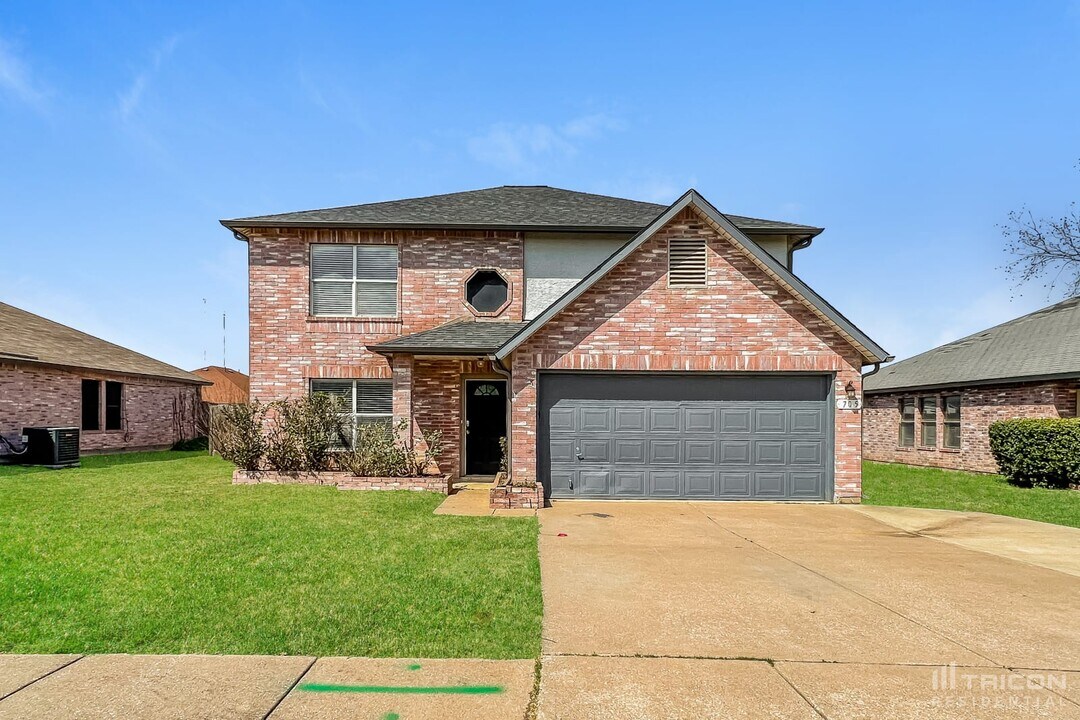 705 King St in Cedar Hill, TX - Building Photo