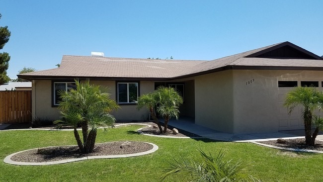 property at 1009 E Hampton Ave