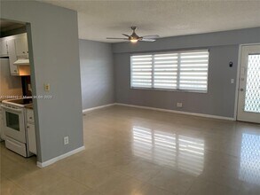 13255 SW 9th Ct in Pembroke Pines, FL - Building Photo - Building Photo