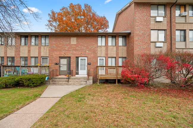 10 Henderson Dr, Unit 7