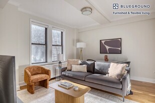 210 W 70th St, Unit FL3-ID1082 in New York, NY - Building Photo