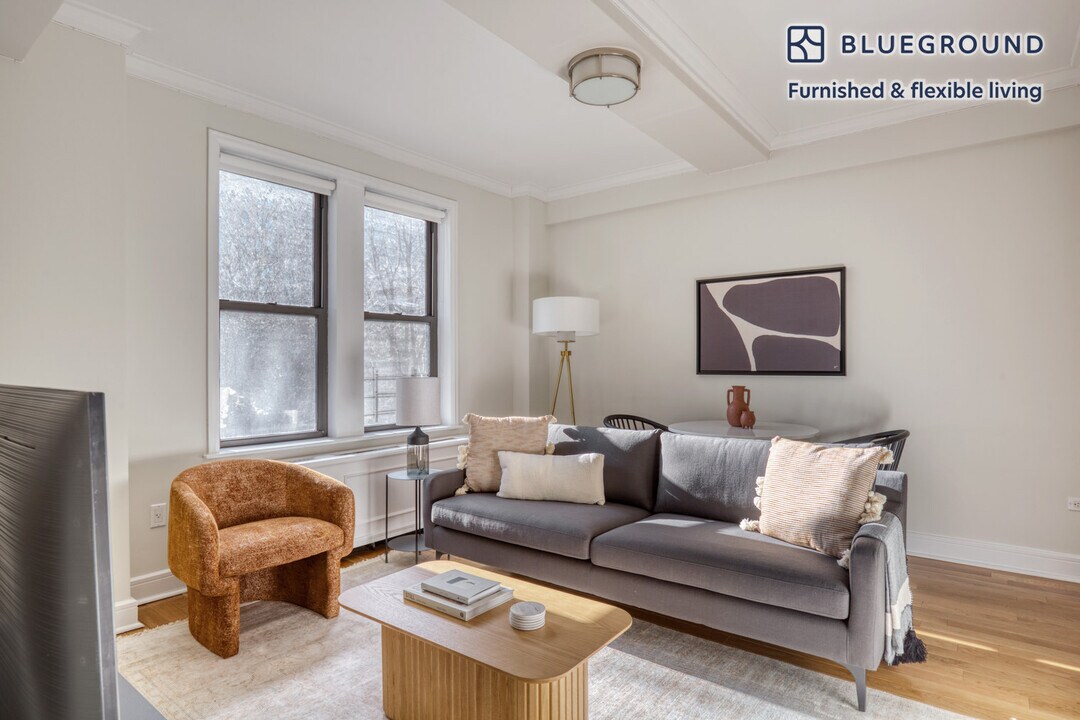 210 W 70th St in New York, NY - Building Photo