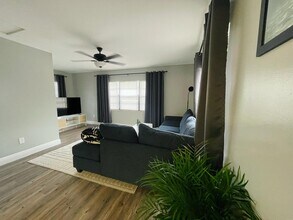 4815 NE Savannah Rd in Jensen Beach, FL - Building Photo - Building Photo