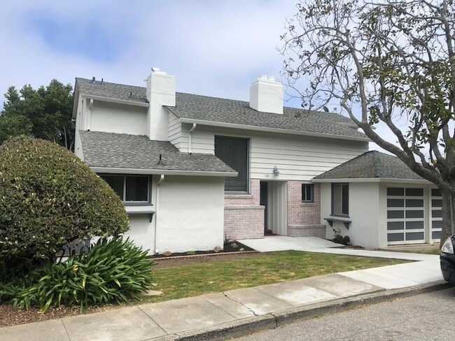 130 El Bonito Way in Millbrae, CA - Building Photo - Building Photo