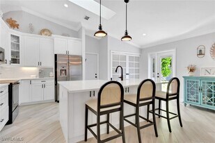 1151 Jardin Dr in Naples, FL - Building Photo