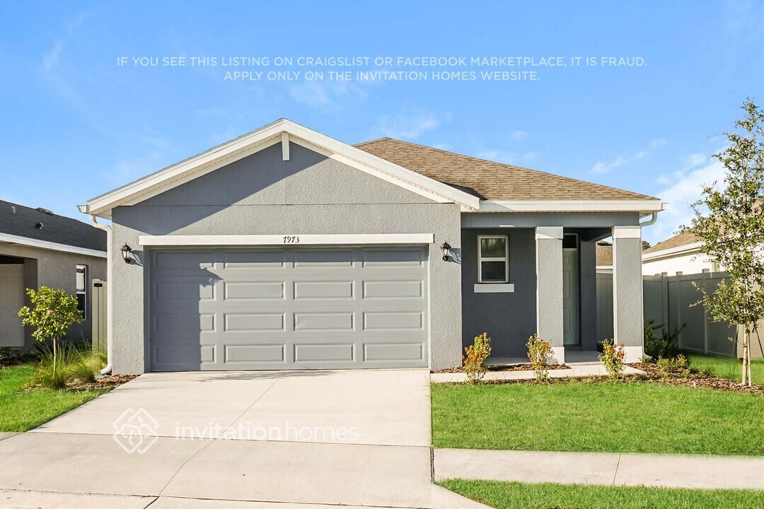 7973 Majestic Palms Ct in Venice, FL - Building Photo