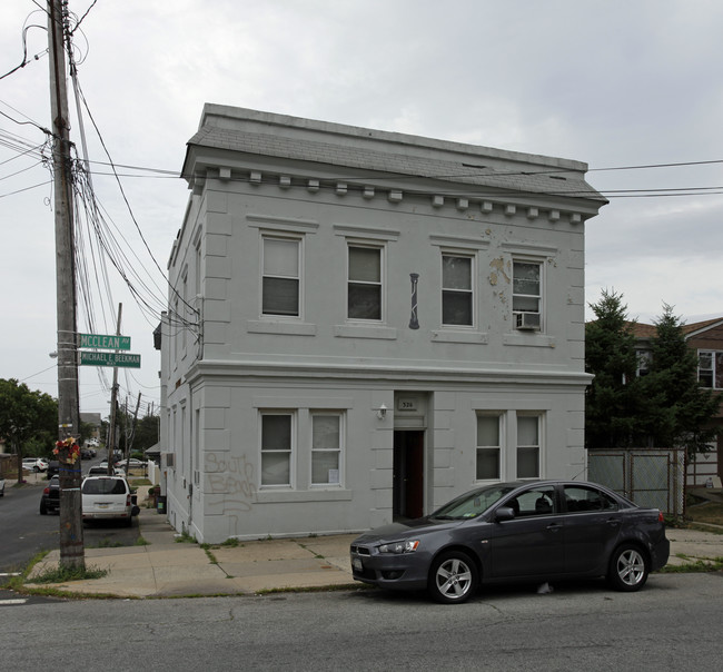 326 Mcclean Ave in Staten Island, NY - Building Photo - Building Photo