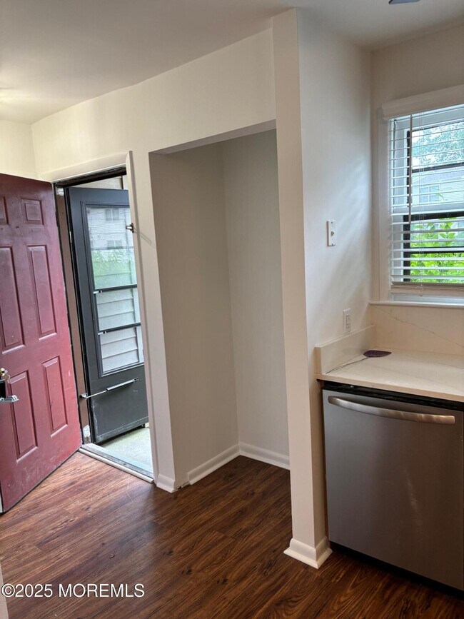 39 Pin Oak Ln in Little Egg Harbor Township, NJ - Building Photo - Building Photo