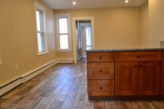 23 Alston St, Unit 2 in Somerville, MA - Building Photo - Building Photo