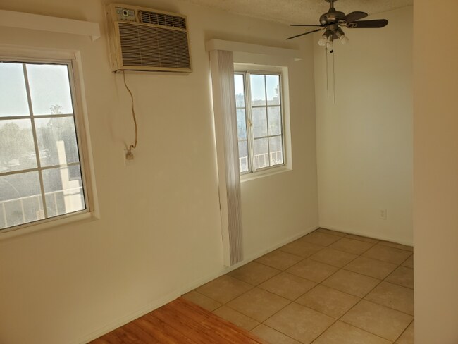 1128 Raymond Ave-Unit -5 in Glendale, CA - Building Photo - Building Photo
