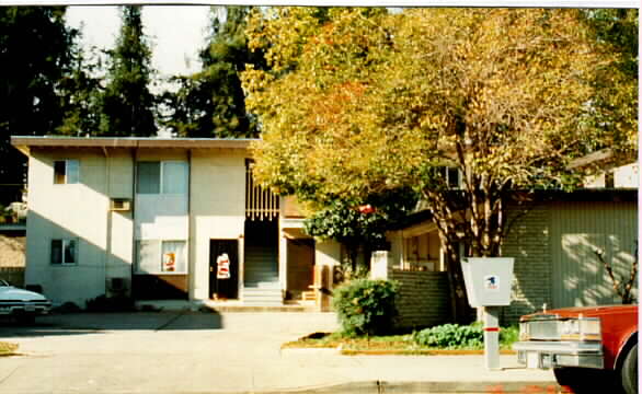 929 Ravenscourt Avenue in Campbell, CA - Foto de edificio - Building Photo