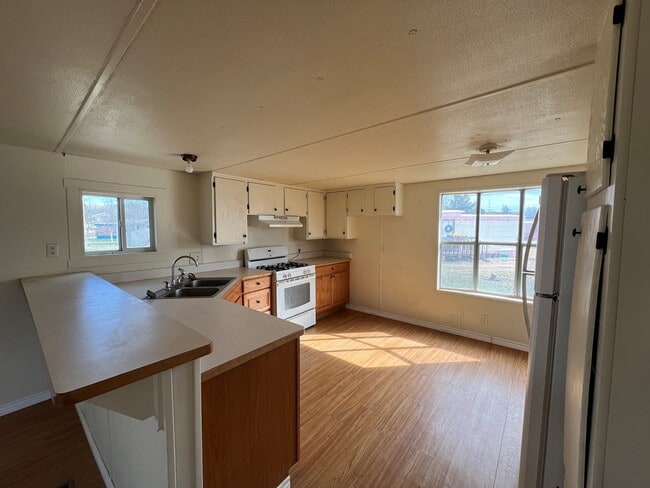 1407 N 10th St in Alpine, TX - Building Photo - Building Photo