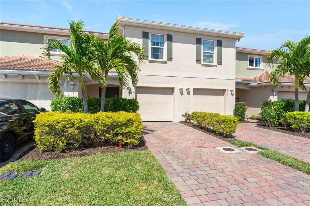 3725 Crofton Court in Ft. Myers, FL - Building Photo
