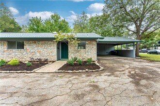 Duplex in Austin, TX - Building Photo - Building Photo