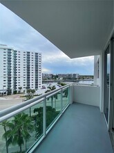 3001 S Ocean Dr in Hollywood, FL - Building Photo - Building Photo