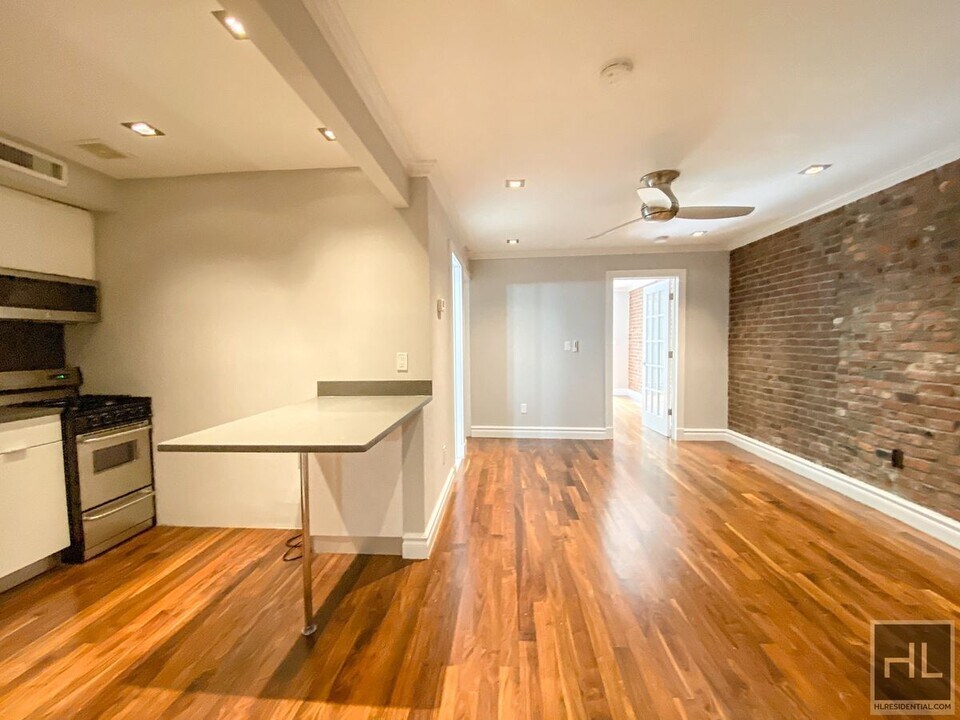 W 21ST ST. in New York, NY - Building Photo