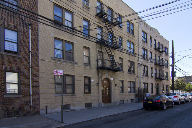 722 E 228th St in Bronx, NY - Building Photo - Building Photo