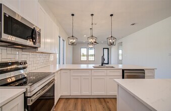 1248 Rd 5802 in Cleveland, TX - Building Photo - Building Photo