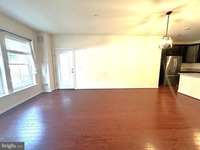 10717 Viognier Terrace in Fairfax, VA - Building Photo - Building Photo