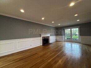 5147 E Los Flores St in Long Beach, CA - Building Photo - Building Photo