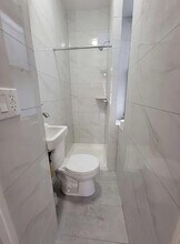 24 E 7th St in New York, NY - Building Photo - Building Photo