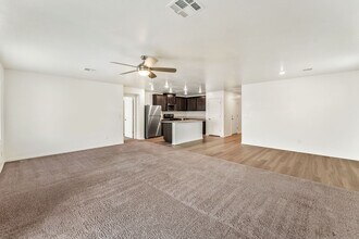 518 El Gusto Ave in North Las Vegas, NV - Foto de edificio - Building Photo