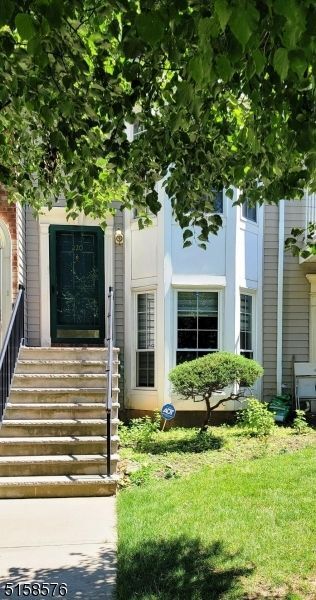 220 Sapphire Ln in Franklin Township, NJ - Building Photo - Building Photo