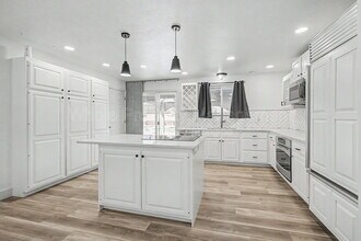 17805 E Kansas Pl in Aurora, CO - Building Photo - Building Photo