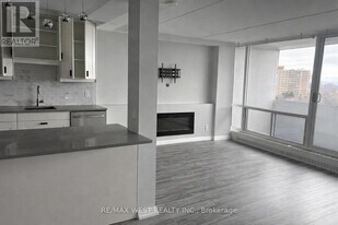 2 Glamorgan Ave in Toronto, ON - Building Photo