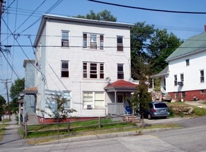 42-46 Dunn St in Auburn, ME - Foto de edificio - Building Photo