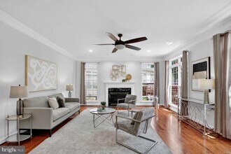 14040 Natia Manor Dr in North Potomac, MD - Foto de edificio - Building Photo