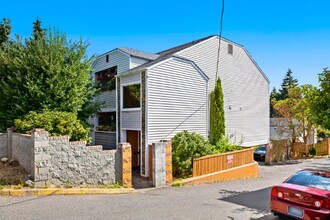 13064 12th Ave SW in Burien, WA - Foto de edificio - Building Photo