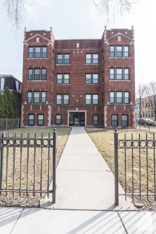 2457 W Logan Blvd, Unit 2457-3