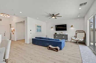 10112 Pleasant Knoll Ave in Las Vegas, NV - Building Photo - Building Photo