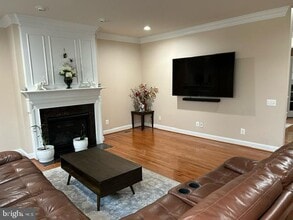 25563 Taylor Cres Dr in Chantilly, VA - Building Photo - Building Photo