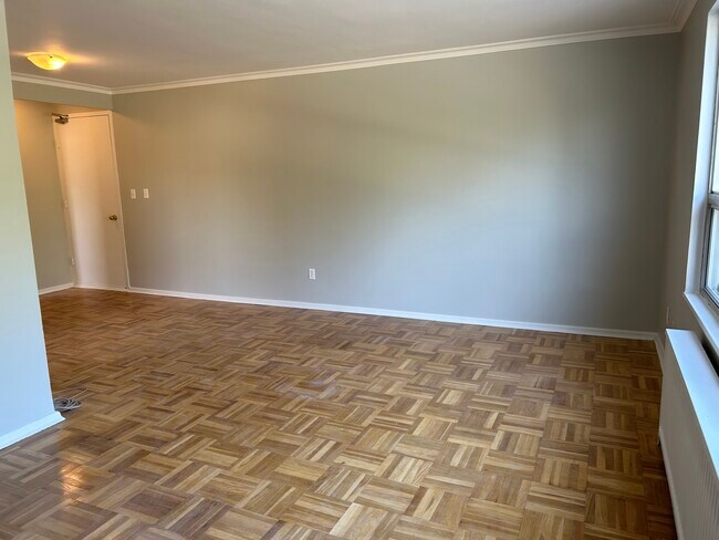 1299 Bayview Av in Toronto, ON - Building Photo - Building Photo
