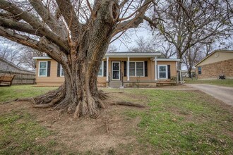 1504 S Cliff St in Decatur, TX - Building Photo - Building Photo