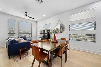 2050 Lohmans Spur Rd in Lakeway, TX - Building Photo - Building Photo