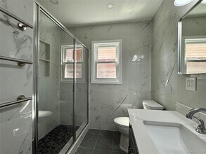 48 79th Ave in New Hyde Park, NY - Building Photo - Building Photo