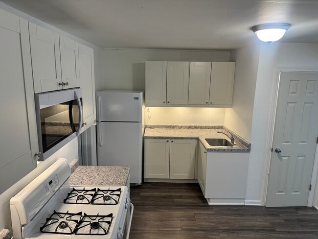 811 47th St, Unit 2 in Kenosha, WI - Building Photo - Building Photo