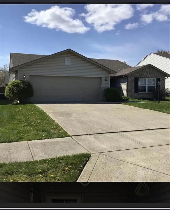 12282 Running Springs Rd in Fishers, IN - Building Photo