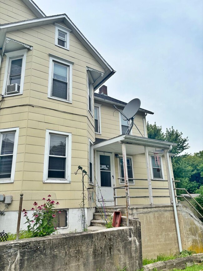 105-107 Main St in Stockertown, PA - Building Photo - Building Photo